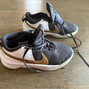 Nike Hustle boys shoes size 5